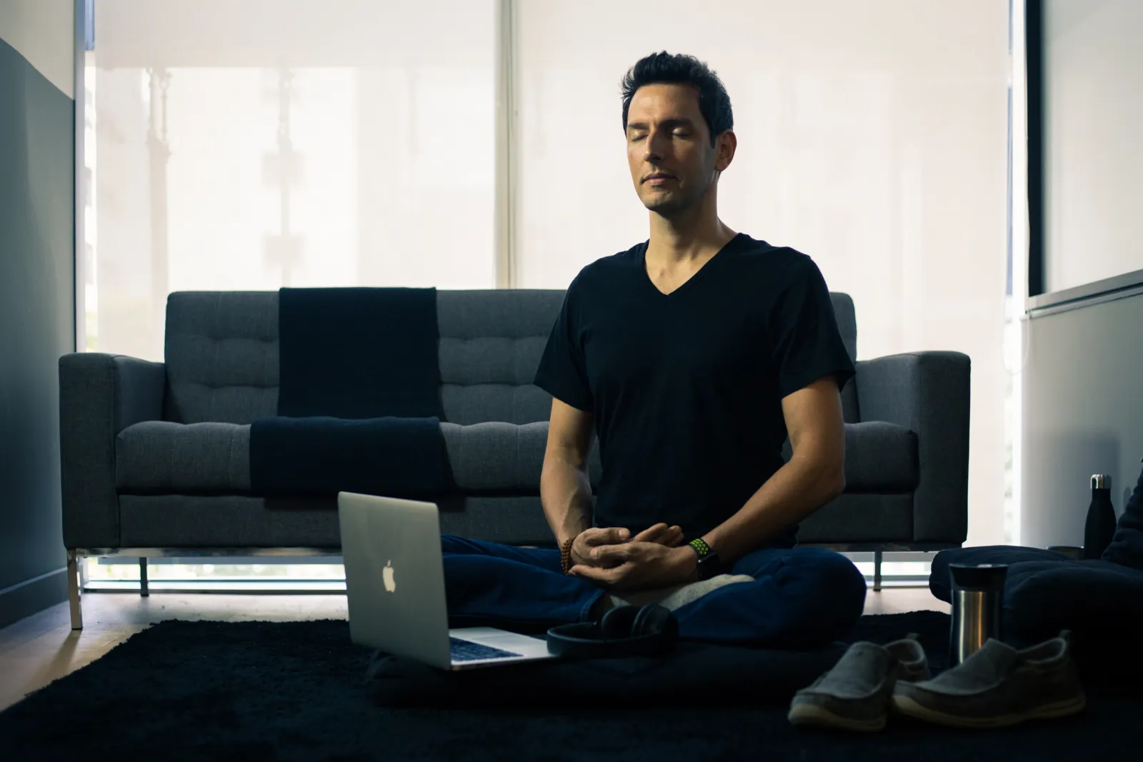 William Câmara meditando — prática diária há mais de duas décadas